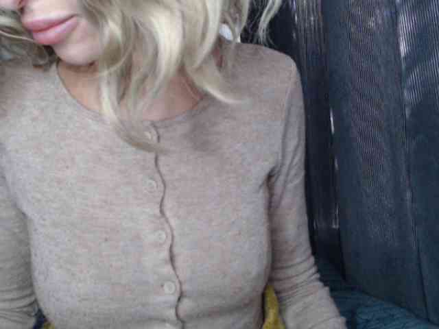 NoraSweet webcam