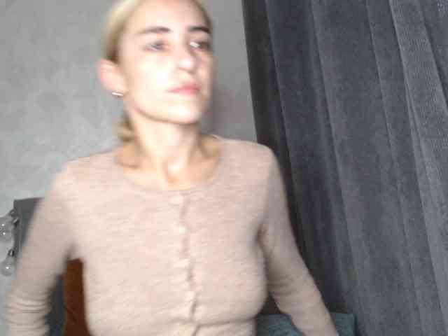 NoraSweet webcam