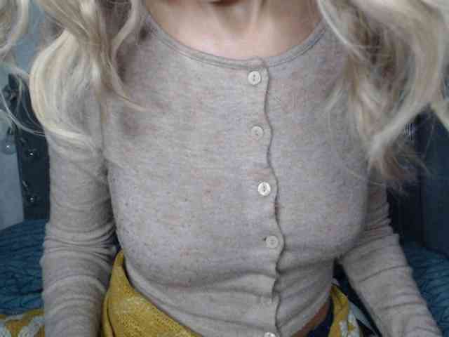 NoraSweet webcam
