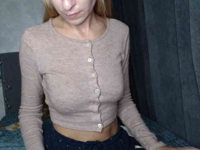 NoraSweet webcam