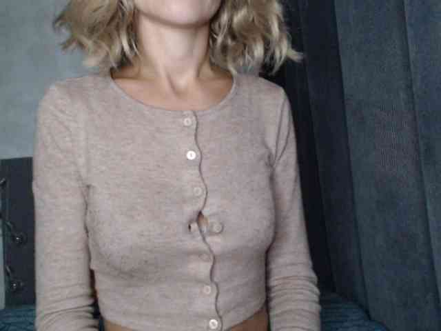 NoraSweet webcam
