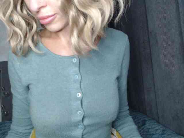 NoraSweet webcam