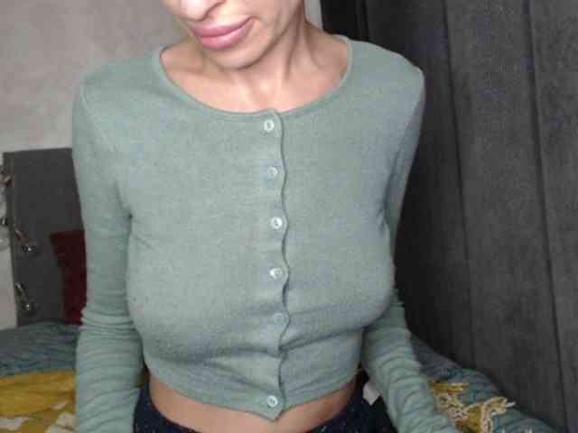 NoraSweet webcam
