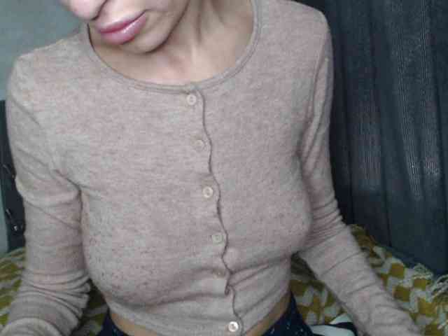 NoraSweet webcam