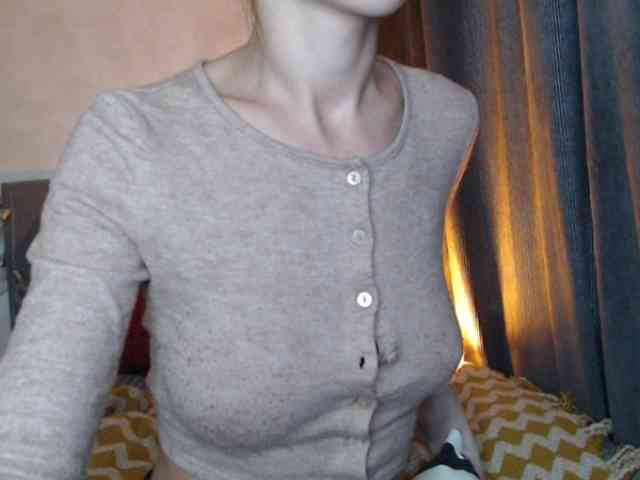 NoraSweet webcam