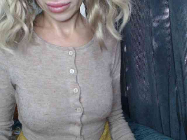 NoraSweet webcam