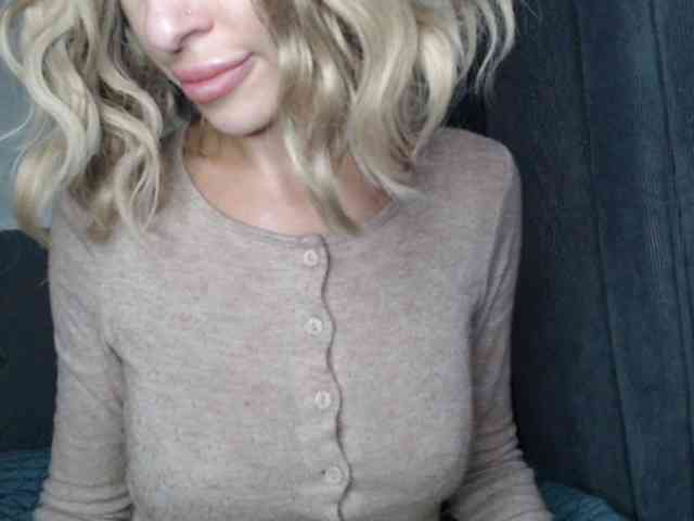 NoraSweet webcam
