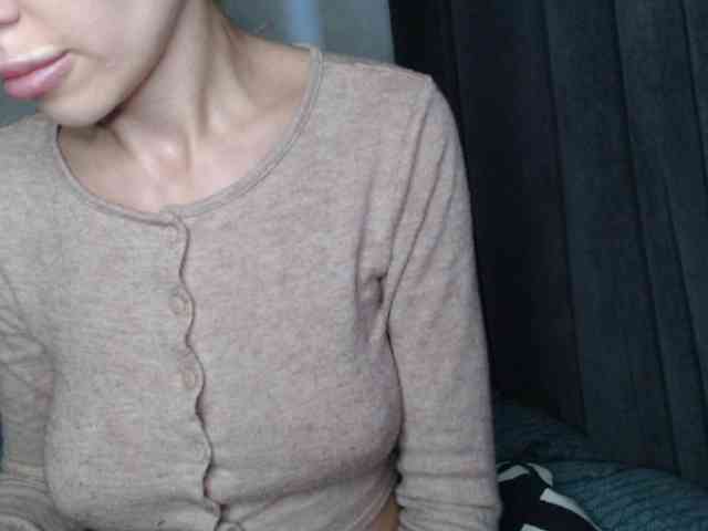 NoraSweet webcam