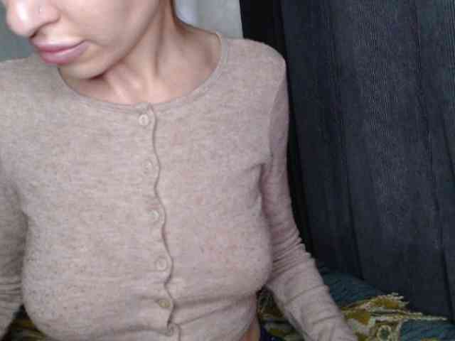 NoraSweet webcam