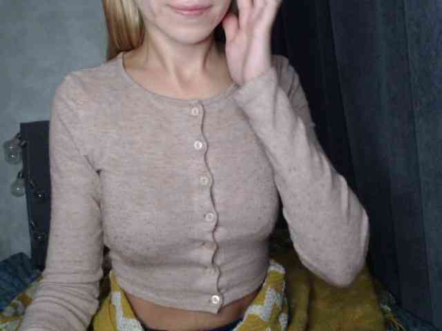 NoraSweet webcam