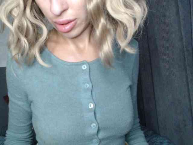 NoraSweet webcam