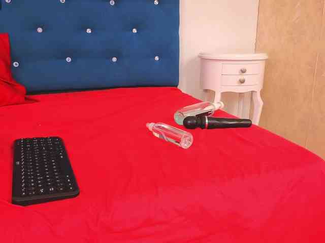 Модель: meganrousx