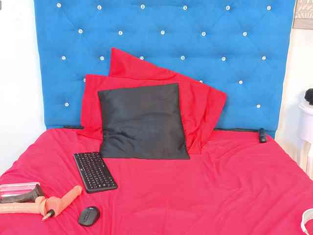 Модель: meganrousx