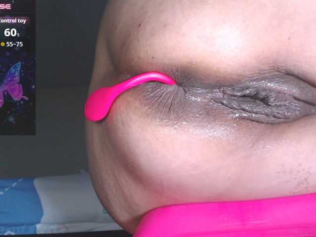 HotMilfSquirt live cam on BongaCams
