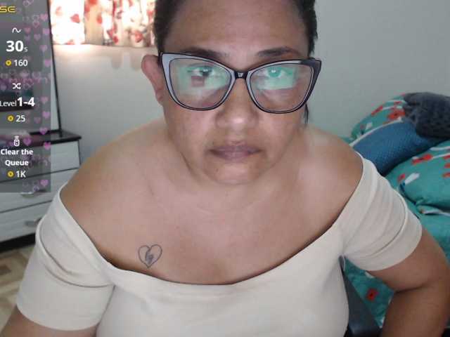 HotMilfSquirt, en directo ahora en BongaCams