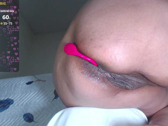 HotMilfSquirt live cam preview