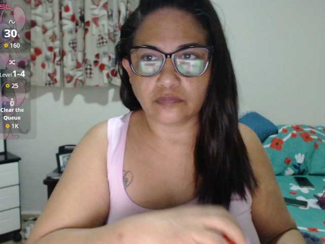 HotMilfSquirt live cam preview