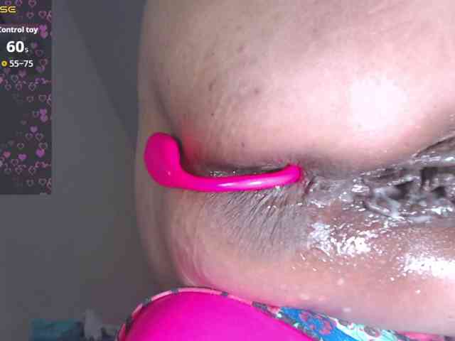 HotMilfSquirt webcam