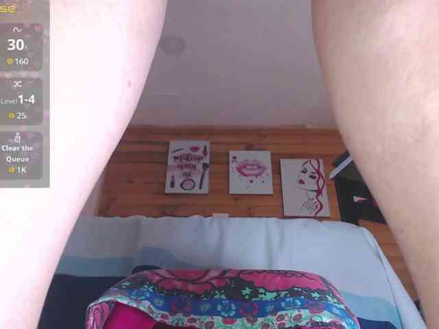 HotMilfSquirt webcam