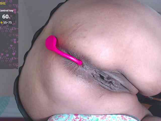 HotMilfSquirt webcam