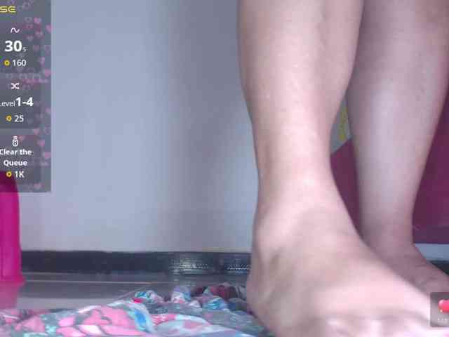 HotMilfSquirt webcam