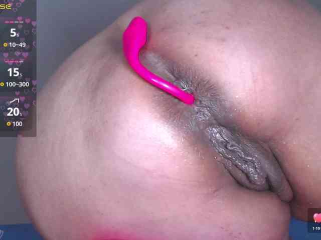 HotMilfSquirt webcam