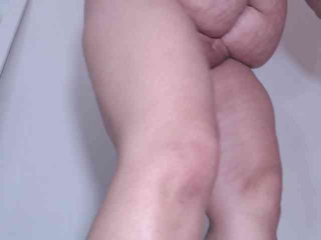 HotMilfSquirt webcam