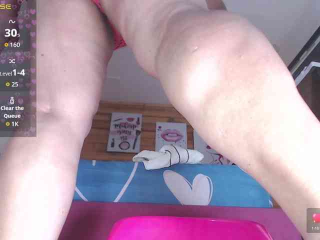 HotMilfSquirt webcam