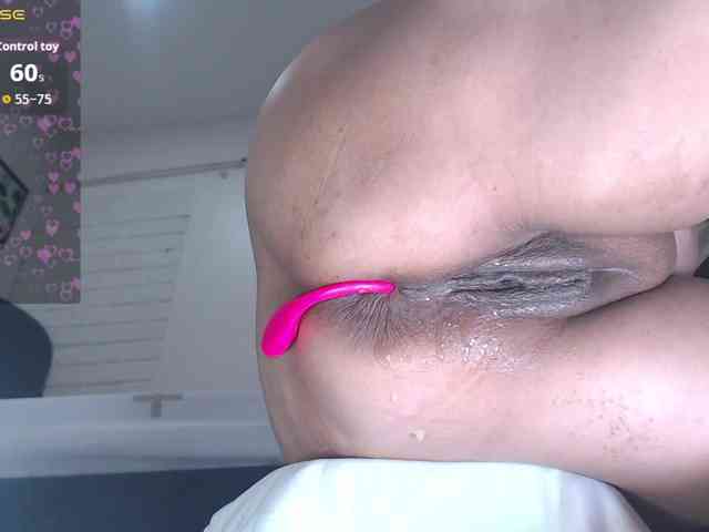 hotmilfsquirt's live room