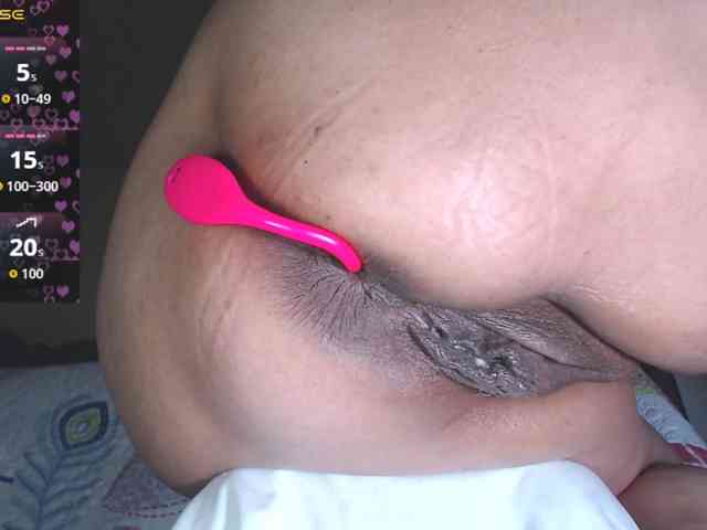 HotMilfSquirt webcam