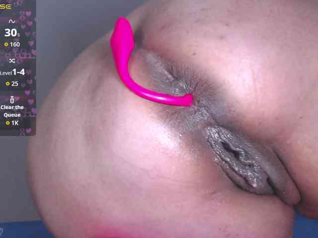 HotMilfSquirt webcam