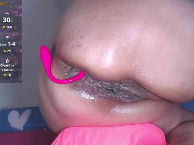 HotMilfSquirt webcam