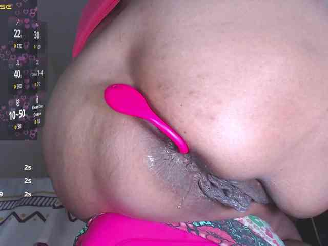 HotMilfSquirt webcam