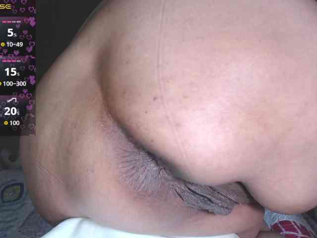 HotMilfSquirt webcam