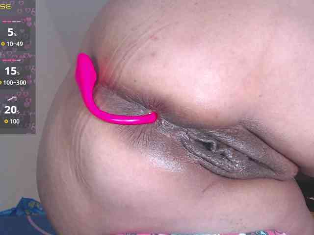 HotMilfSquirt webcam