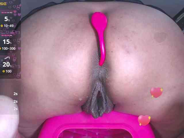 HotMilfSquirt webcam