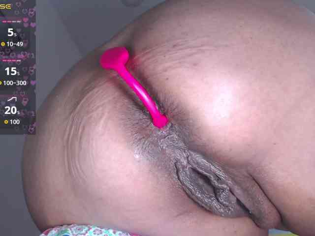 HotMilfSquirt webcam