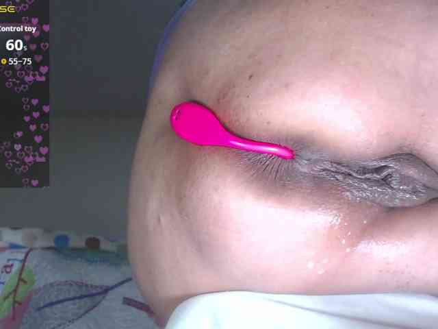 HotMilfSquirt webcam