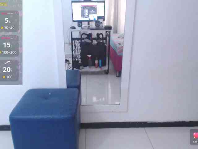 HotMilfSquirt webcam