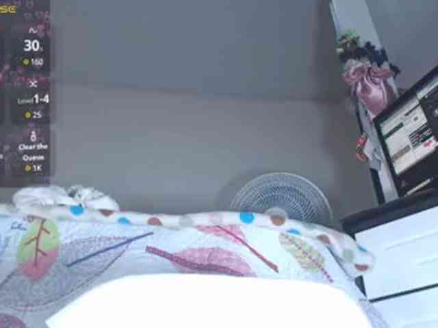HotMilfSquirt webcam