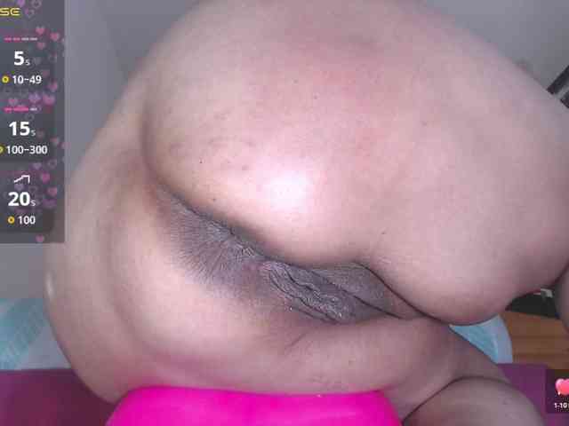 HotMilfSquirt webcam