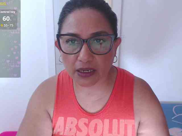 HotMilfSquirt webcam