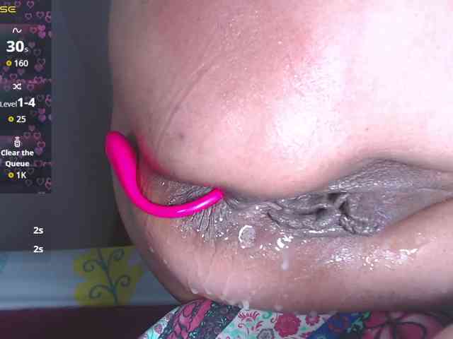 HotMilfSquirt webcam