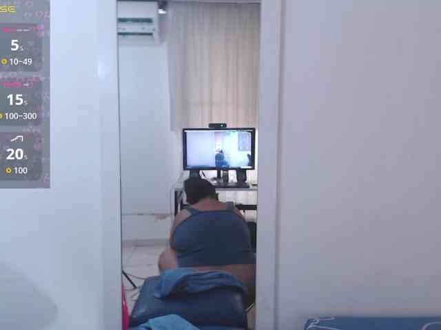 HotMilfSquirt webcam