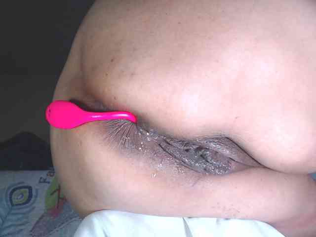 HotMilfSquirt webcam