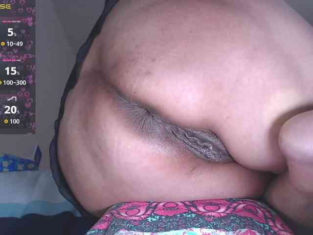 HotMilfSquirt webcam