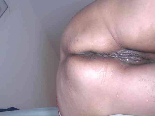 HotMilfSquirt webcam