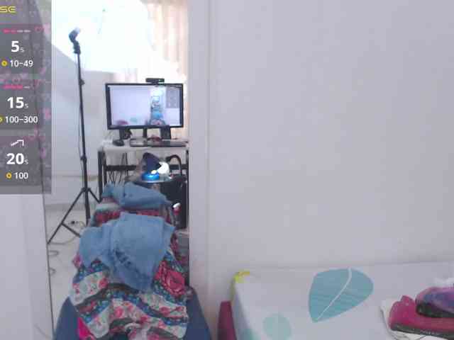 HotMilfSquirt webcam