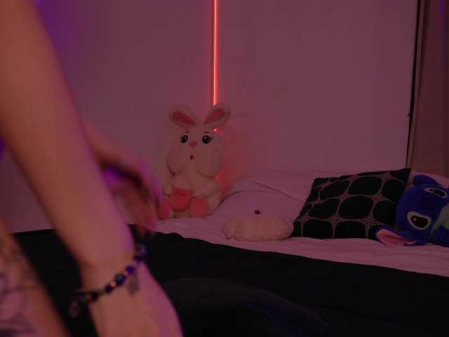 MilaFlame live cam on BongaCams