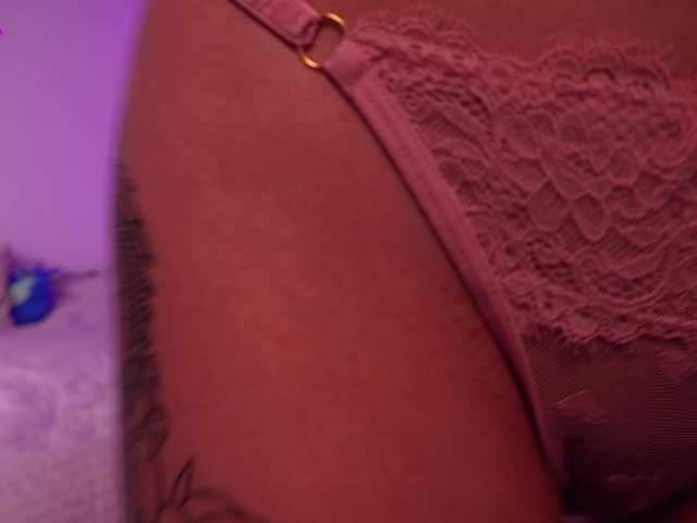 MilaFlame live cam on BongaCams